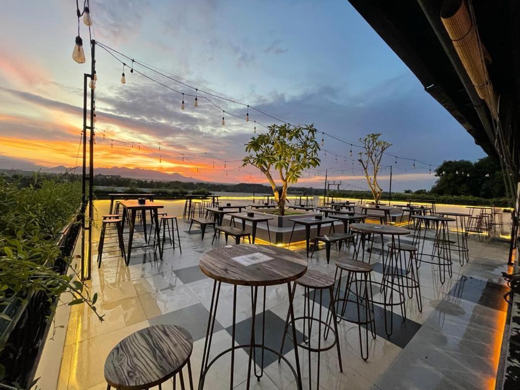 Kaloka Airport Hotel Sumbawa Besar Extérieur photo