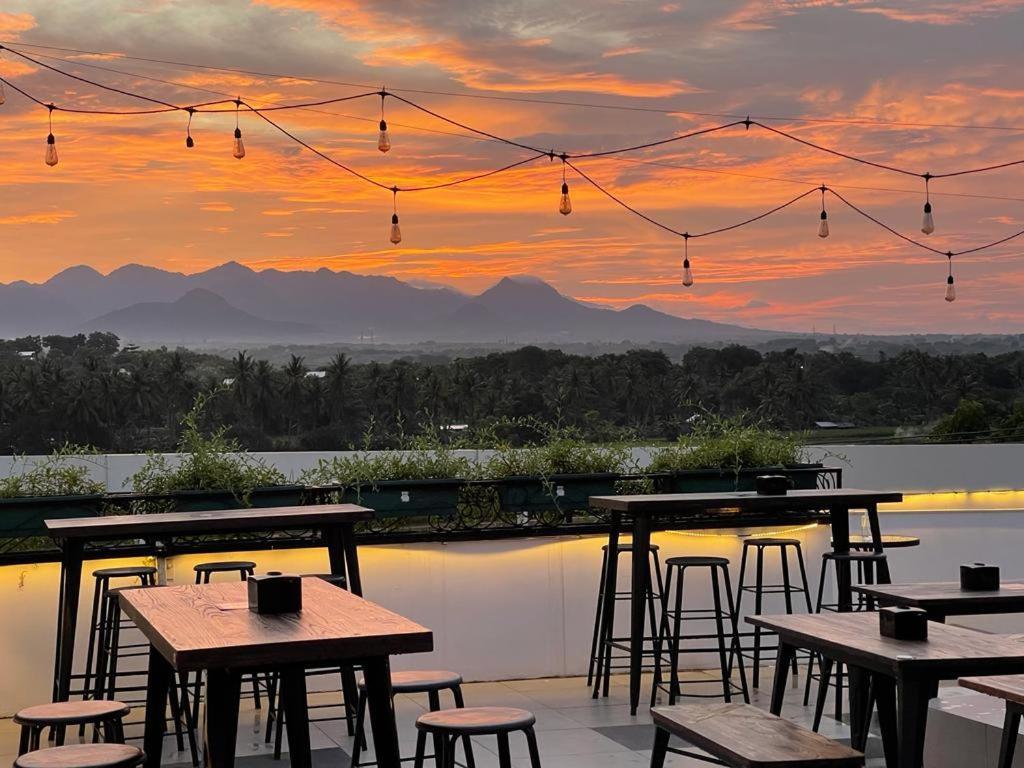 Kaloka Airport Hotel Sumbawa Besar Extérieur photo