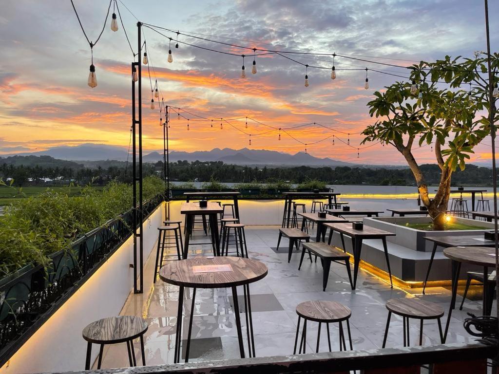 Kaloka Airport Hotel Sumbawa Besar Extérieur photo