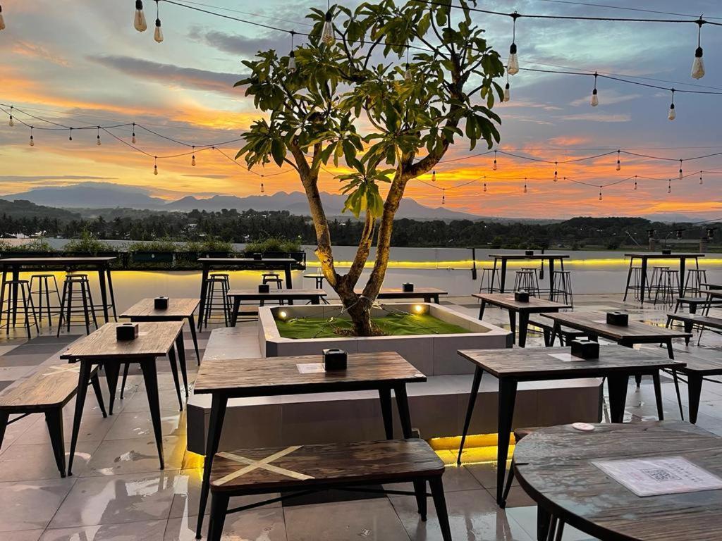 Kaloka Airport Hotel Sumbawa Besar Extérieur photo