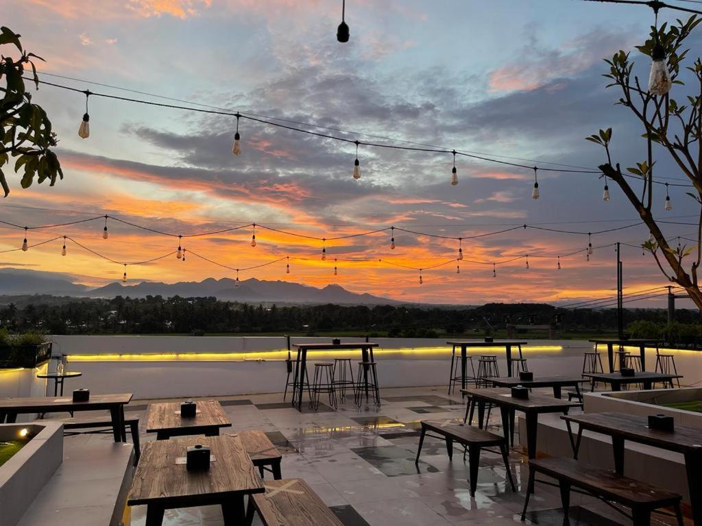 Kaloka Airport Hotel Sumbawa Besar Extérieur photo
